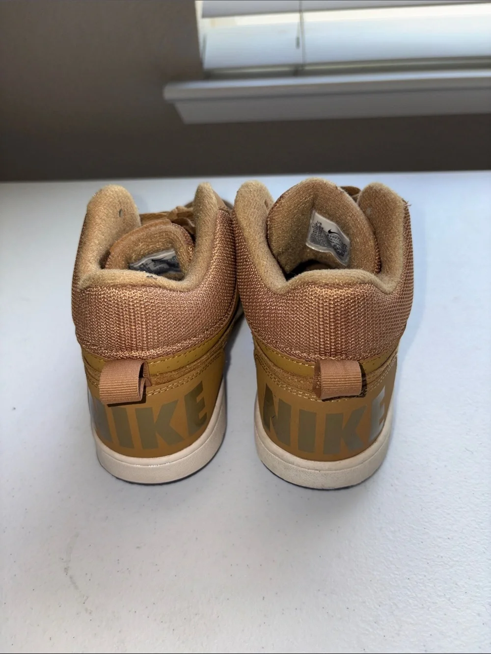Nike Court Borough Midi sneaker, Size 5 1/2 Y